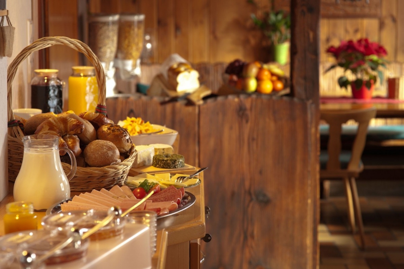 boulangerie-ST ETIENNE DE TINEE-min_breakfast_buffet_food_restaurant_meal_hotel_plate_fresh-718745